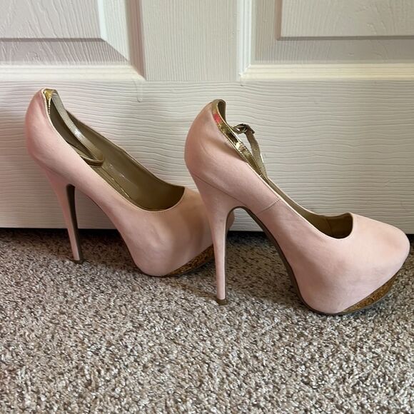 Light Pink Heels  - Picture 4 of 12